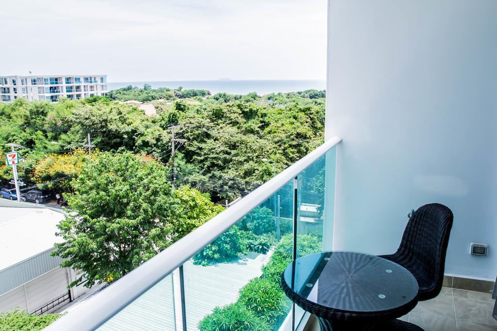 Cosy Beach View Condominium Паттайя Экстерьер фото